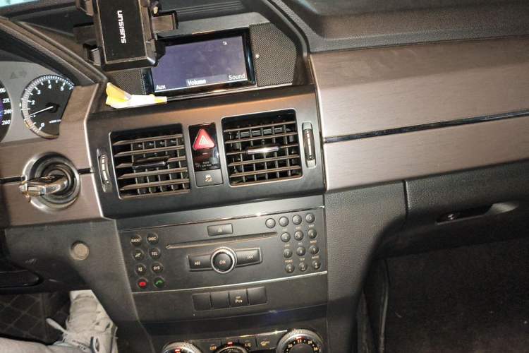 Used Mercedes-Benz GLK-Class 2011 GLK 300 4MATIC Fashion Model Audio And AC Panel