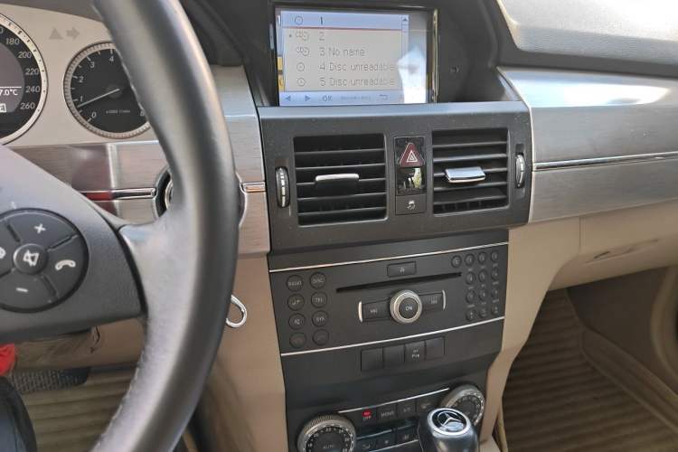 Used Mercedes-Benz GLK-Class 2011 GLK 300 4MATIC Fashion Model Audio And AC Panel