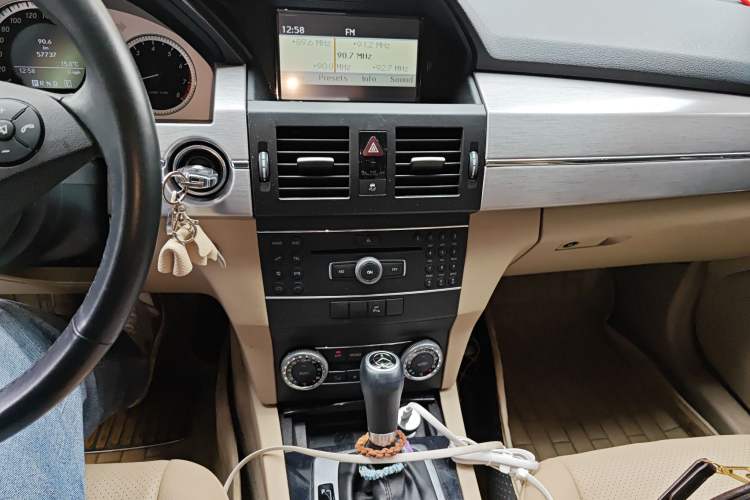 Used Mercedes-Benz GLK-Class 2011 GLK 300 4MATIC Dynamic Model Audio And AC Panel