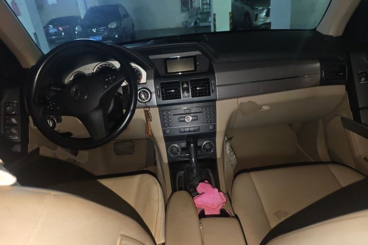 Used Mercedes-Benz GLK-Class 2011 GLK 300 4MATIC Dynamic Model Center Console