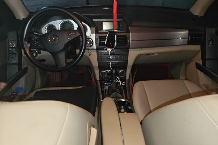 Used Mercedes-Benz GLK-Class 2011 GLK 300 4MATIC Dynamic Model Center Console