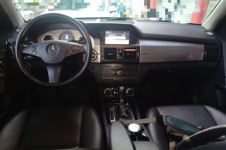 Used Mercedes-Benz GLK-Class 2011 GLK 300 4MATIC Dynamic Model Center Console