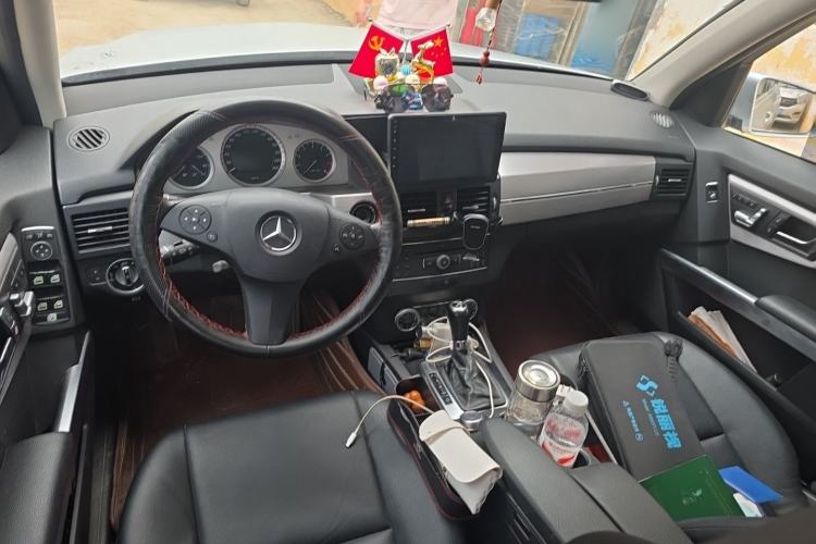 Used Mercedes-Benz GLK-Class 2011 GLK 300 4MATIC Fashion Model Center Console