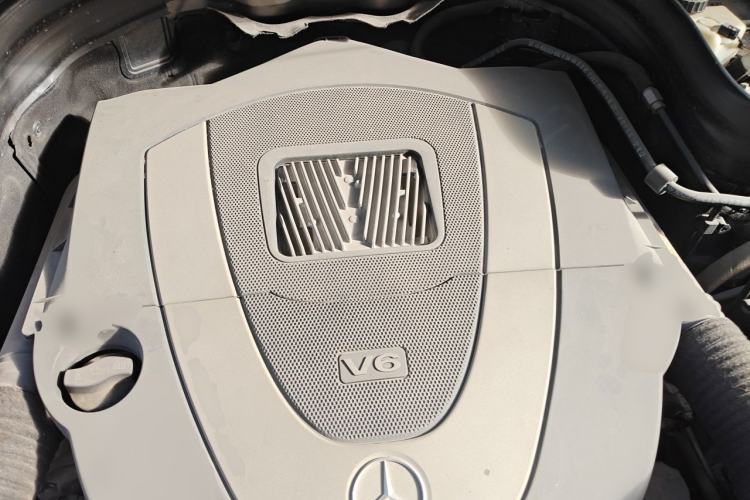 Used Mercedes-Benz GLK-Class 2011 GLK 300 4MATIC Fashion Model Engine Bay