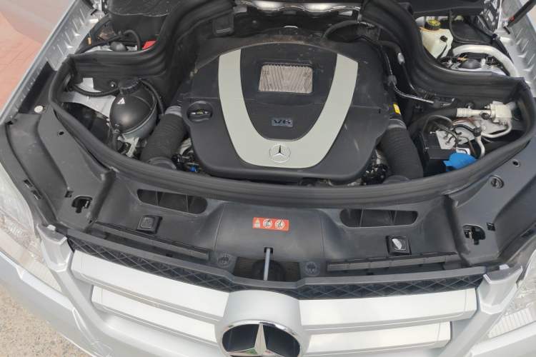 Used Mercedes-Benz GLK-Class 2011 GLK 300 4MATIC Fashion Model Engine Bay