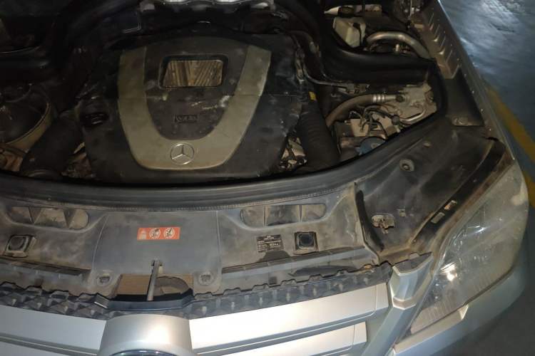 Used Mercedes-Benz GLK-Class 2011 GLK 300 4MATIC Dynamic Model Engine Bay Left