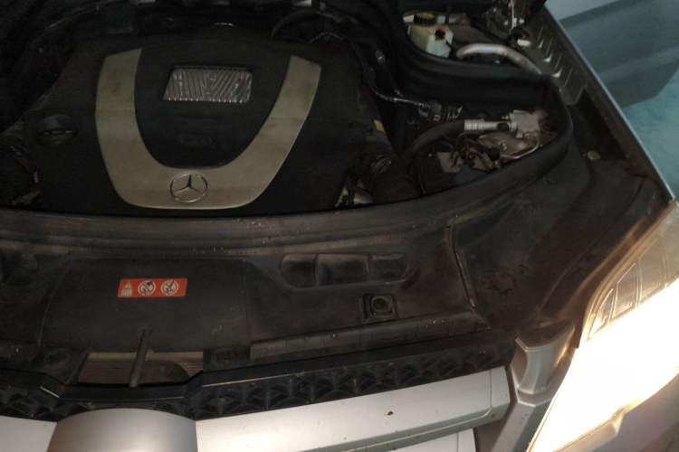 Used Mercedes-Benz GLK-Class 2011 GLK 300 4MATIC Fashion Model Engine Bay Left
