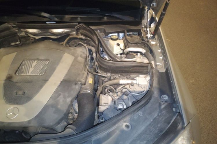Used Mercedes-Benz GLK-Class 2011 GLK 300 4MATIC Fashion Model Engine Bay Left