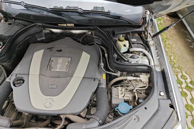 Used Mercedes-Benz GLK-Class 2011 GLK 300 4MATIC Dynamic Model Engine Bay Left