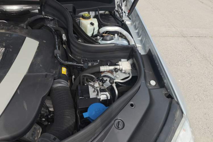 Used Mercedes-Benz GLK-Class 2011 GLK 300 4MATIC Fashion Model Engine Bay Left