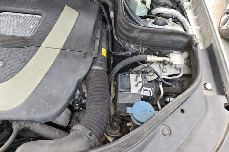 Used Mercedes-Benz GLK-Class 2011 GLK 300 4MATIC Fashion Model Engine Bay Left