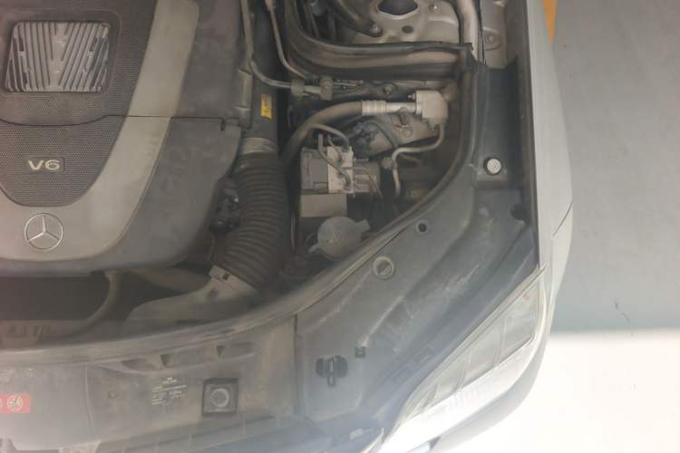 Used Mercedes-Benz GLK-Class 2011 GLK 300 4MATIC Dynamic Model Engine Bay Left