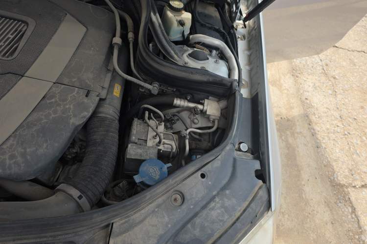 Used Mercedes-Benz GLK-Class 2011 GLK 300 4MATIC Fashion Model Engine Bay Left