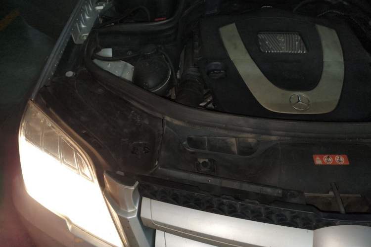 Used Mercedes-Benz GLK-Class 2011 GLK 300 4MATIC Fashion Model Engine Bay Right