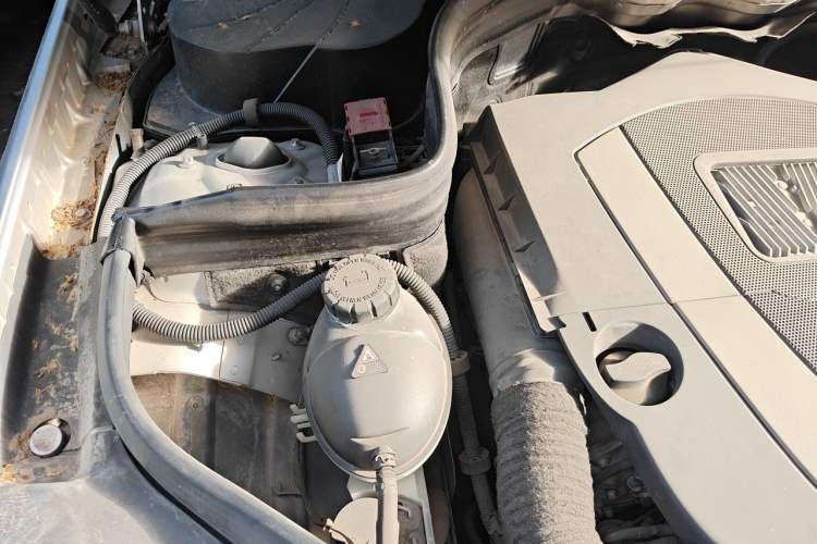 Used Mercedes-Benz GLK-Class 2011 GLK 300 4MATIC Fashion Model Engine Bay Right