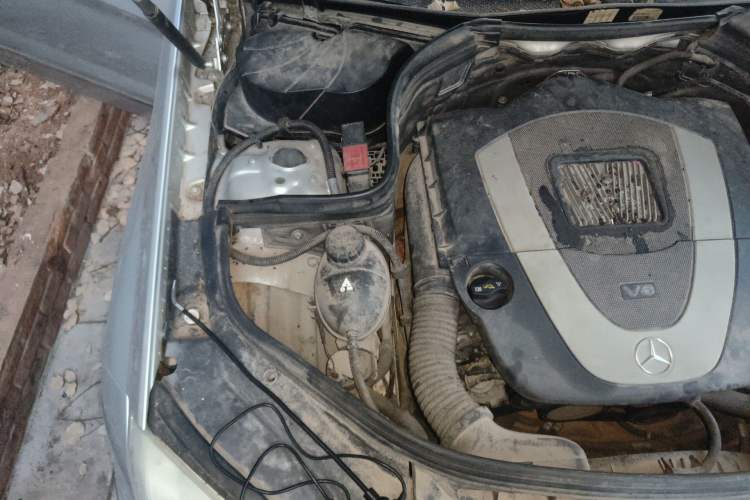 Used Mercedes-Benz GLK-Class 2011 GLK 300 4MATIC Dynamic Model Engine Bay Right