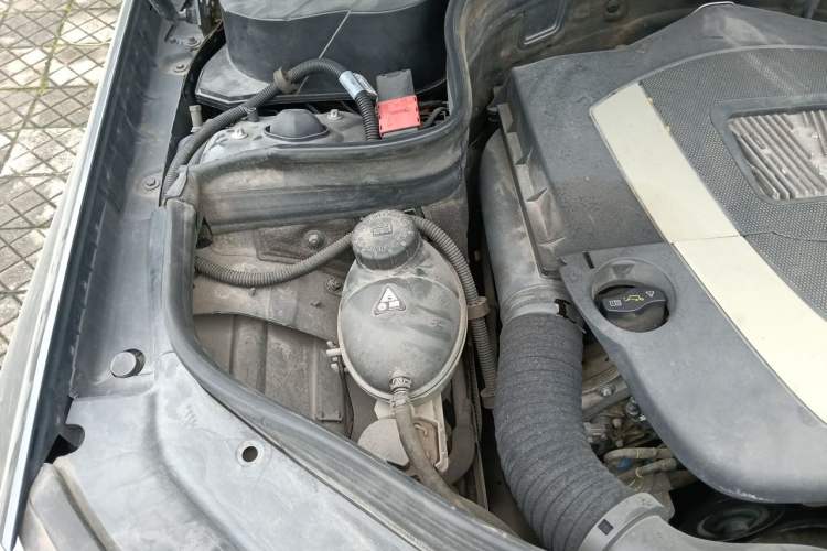 Used Mercedes-Benz GLK-Class 2011 GLK 300 4MATIC Fashion Model Engine Bay Right