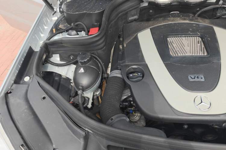 Used Mercedes-Benz GLK-Class 2011 GLK 300 4MATIC Fashion Model Engine Bay Right