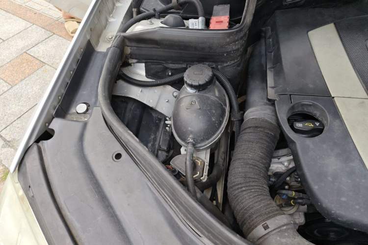 Used Mercedes-Benz GLK-Class 2011 GLK 300 4MATIC Fashion Model Engine Bay Right