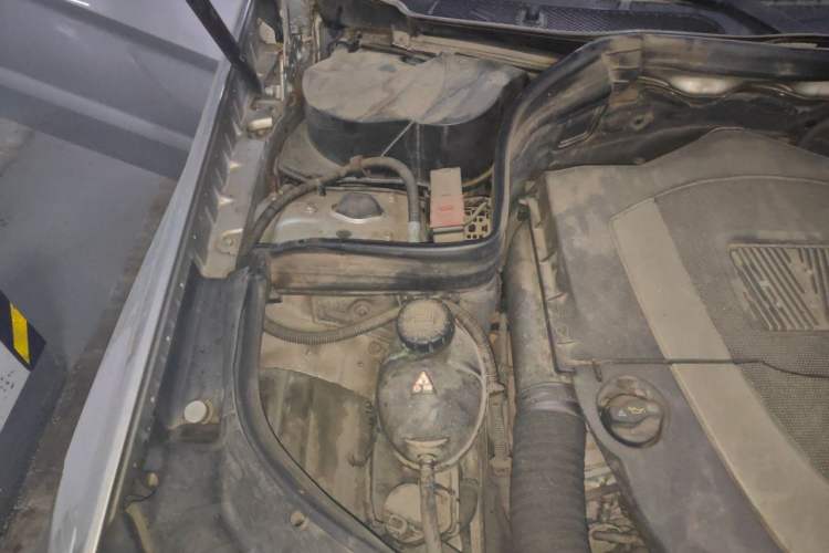 Used Mercedes-Benz GLK-Class 2011 GLK 300 4MATIC Dynamic Model Engine Bay Right