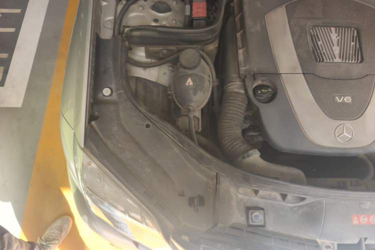 Used Mercedes-Benz GLK-Class 2011 GLK 300 4MATIC Dynamic Model Engine Bay Right