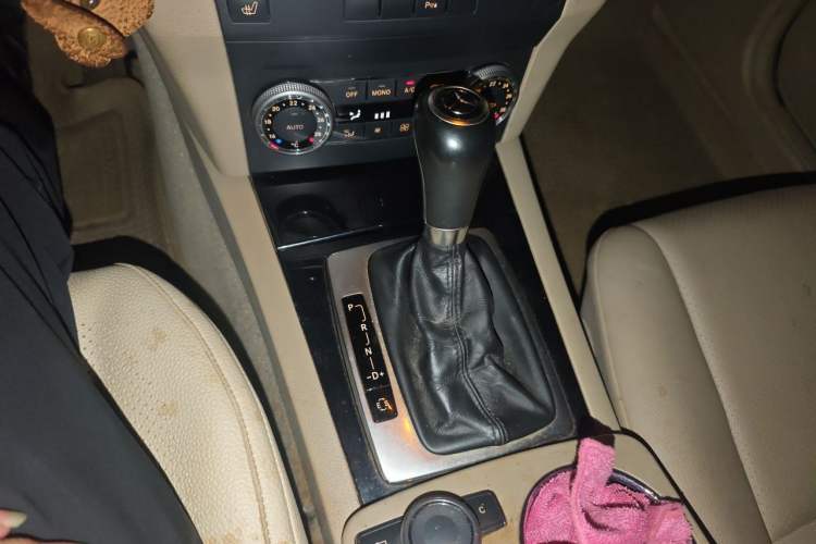 Used Mercedes-Benz GLK-Class 2011 GLK 300 4MATIC Dynamic Model Gear Lever