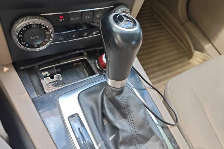 Used Mercedes-Benz GLK-Class 2011 GLK 300 4MATIC Fashion Model Gear Lever