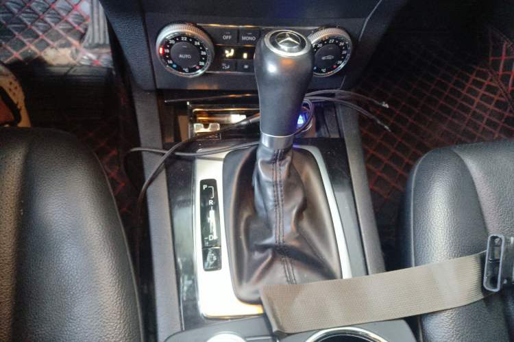 Used Mercedes-Benz GLK-Class 2011 GLK 300 4MATIC Dynamic Model Gear Lever