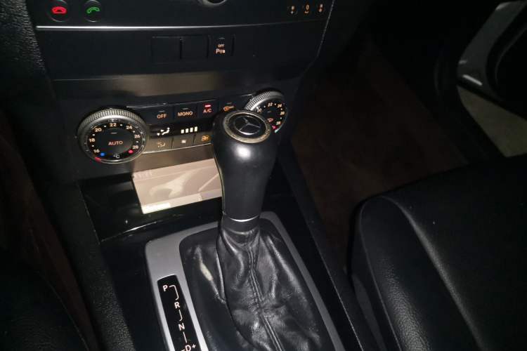 Used Mercedes-Benz GLK-Class 2011 GLK 300 4MATIC Dynamic Model Gear Lever