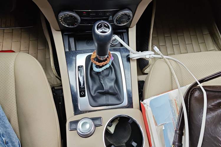 Used Mercedes-Benz GLK-Class 2011 GLK 300 4MATIC Dynamic Model Gear Lever