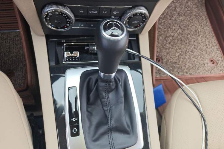 Used Mercedes-Benz GLK-Class 2011 GLK 300 4MATIC Fashion Model Gear Lever
