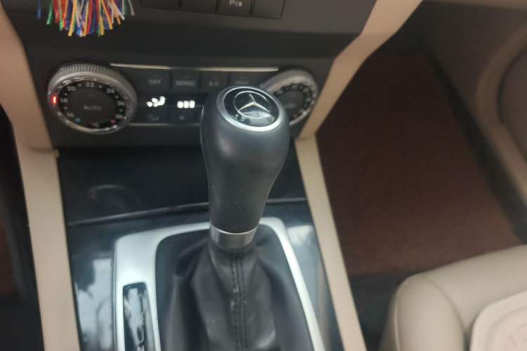 Used Mercedes-Benz GLK-Class 2011 GLK 300 4MATIC Dynamic Model Gear Lever
