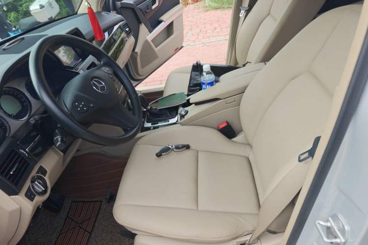 Used Mercedes-Benz GLK-Class 2011 GLK 300 4MATIC Fashion Model Left Front Seat