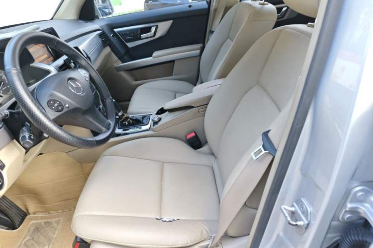 Used Mercedes-Benz GLK-Class 2011 GLK 300 4MATIC Fashion Model Left Front Seat