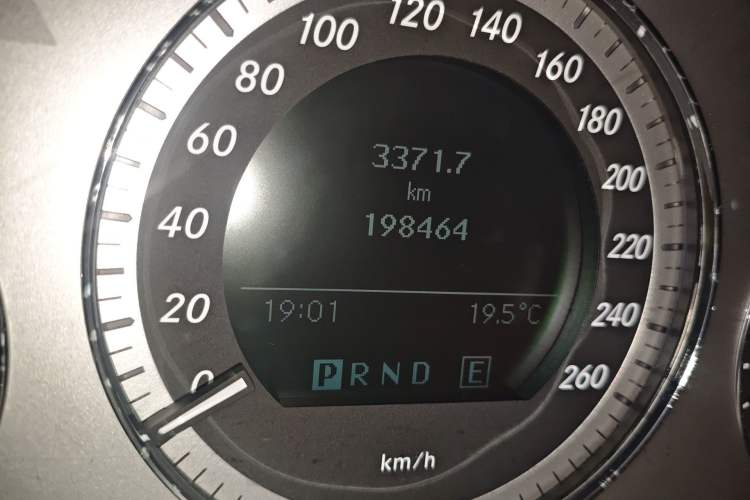 Used Mercedes-Benz GLK-Class 2011 GLK 300 4MATIC Fashion Model Odometer Close Up