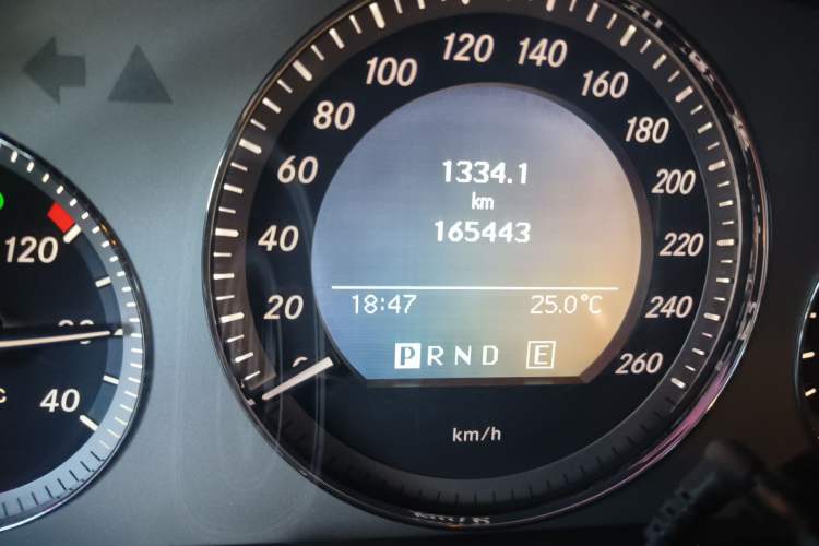 Used Mercedes-Benz GLK-Class 2011 GLK 300 4MATIC Dynamic Model Odometer Close Up