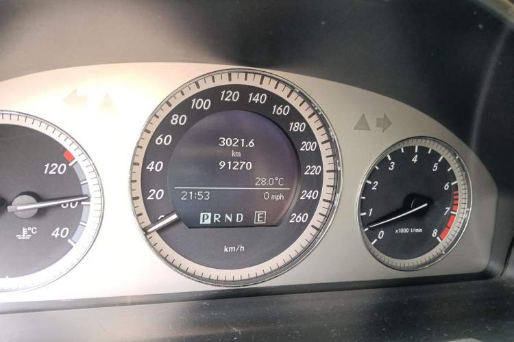 Used Mercedes-Benz GLK-Class 2011 GLK 300 4MATIC Fashion Model Odometer Close Up