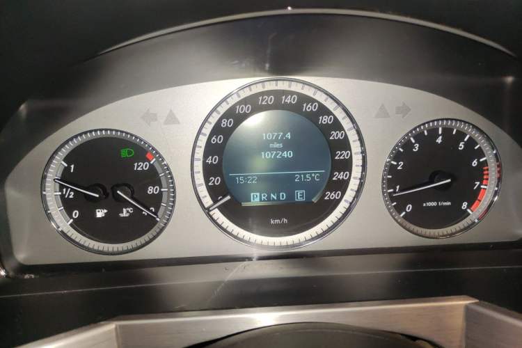 Used Mercedes-Benz GLK-Class 2011 GLK 300 4MATIC Dynamic Model Odometer Close Up