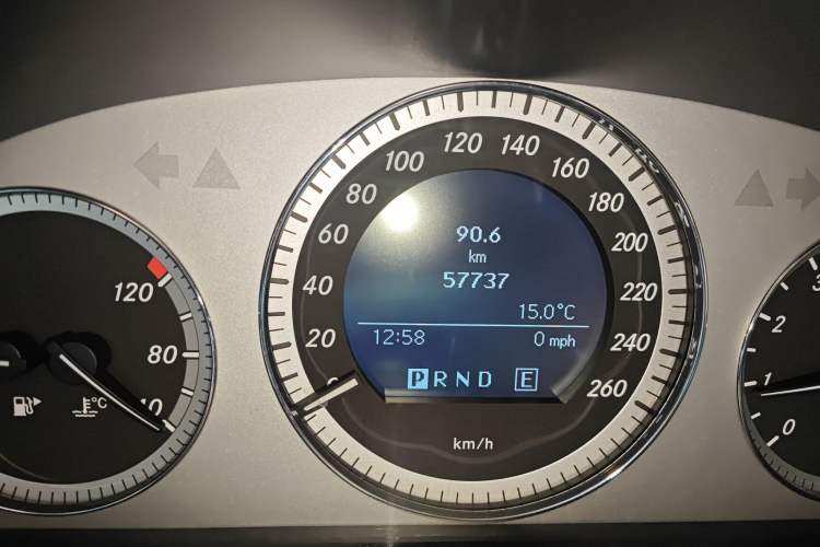 Used Mercedes-Benz GLK-Class 2011 GLK 300 4MATIC Dynamic Model Odometer Close Up