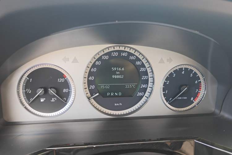 Used Mercedes-Benz GLK-Class 2011 GLK 300 4MATIC Fashion Model Odometer Close Up