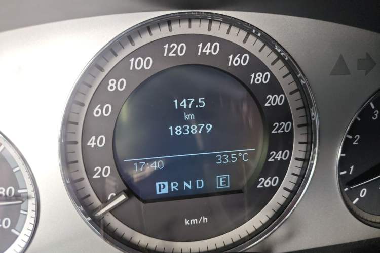 Used Mercedes-Benz GLK-Class 2011 GLK 300 4MATIC Fashion Model Odometer Close Up