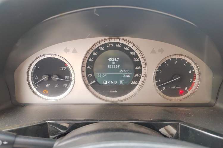 Used Mercedes-Benz GLK-Class 2011 GLK 300 4MATIC Fashion Model Odometer Close Up