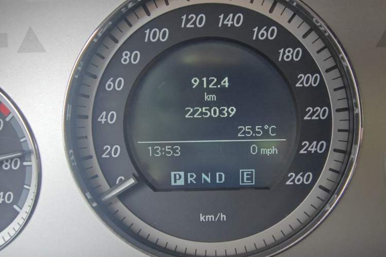 Used Mercedes-Benz GLK-Class 2011 GLK 300 4MATIC Dynamic Model Odometer Close Up