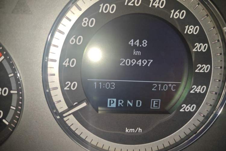Used Mercedes-Benz GLK-Class 2011 GLK 300 4MATIC Dynamic Model Odometer Close Up
