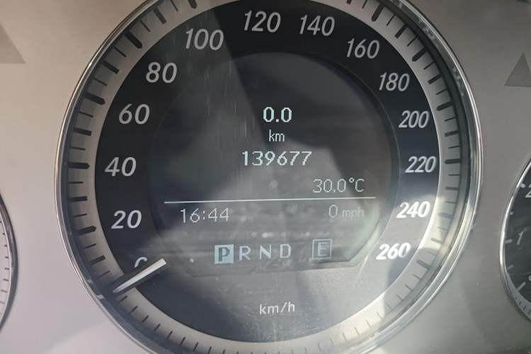 Used Mercedes-Benz GLK-Class 2011 GLK 300 4MATIC Fashion Model Odometer Close Up