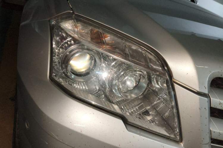 Used Mercedes-Benz GLK-Class 2011 GLK 300 4MATIC Fashion Model Right Front Headlight