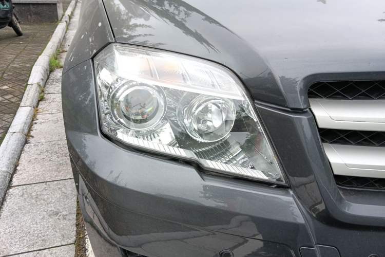 Used Mercedes-Benz GLK-Class 2011 GLK 300 4MATIC Fashion Model Right Front Headlight