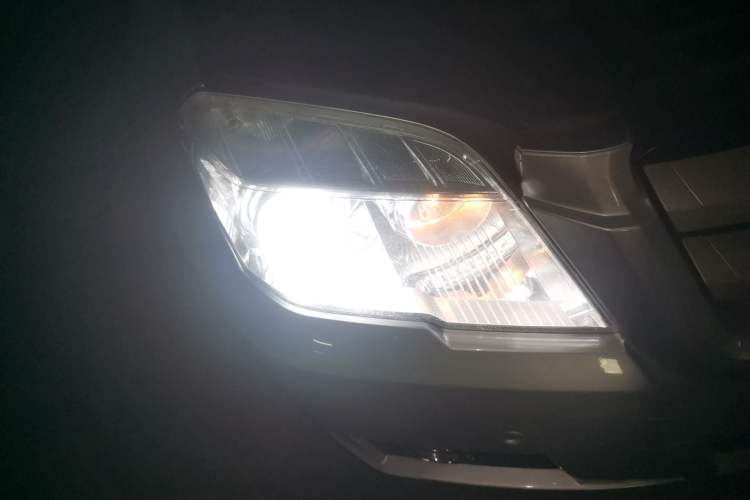 Used Mercedes-Benz GLK-Class 2011 GLK 300 4MATIC Dynamic Model Right Front Headlight