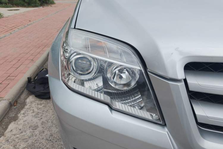 Used Mercedes-Benz GLK-Class 2011 GLK 300 4MATIC Fashion Model Right Front Headlight