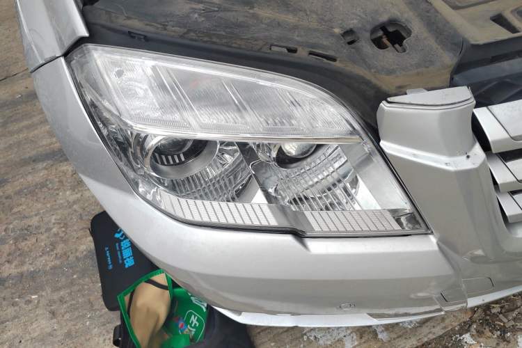 Used Mercedes-Benz GLK-Class 2011 GLK 300 4MATIC Fashion Model Right Front Headlight